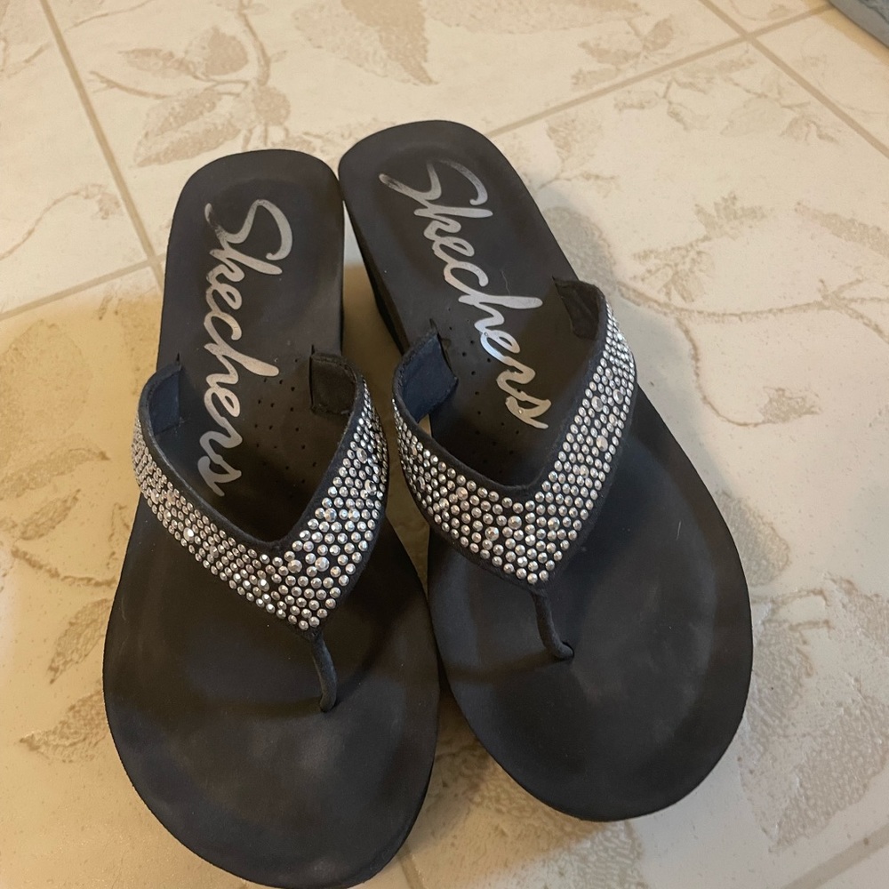 sketchers high heel flip flops